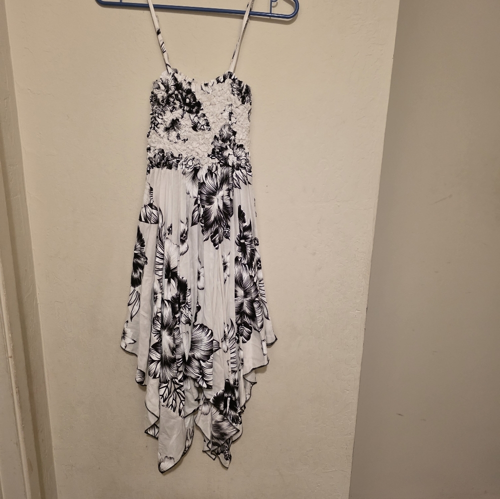 Advance Black And White Floral Hankerchief Bottom Dress Size Xs